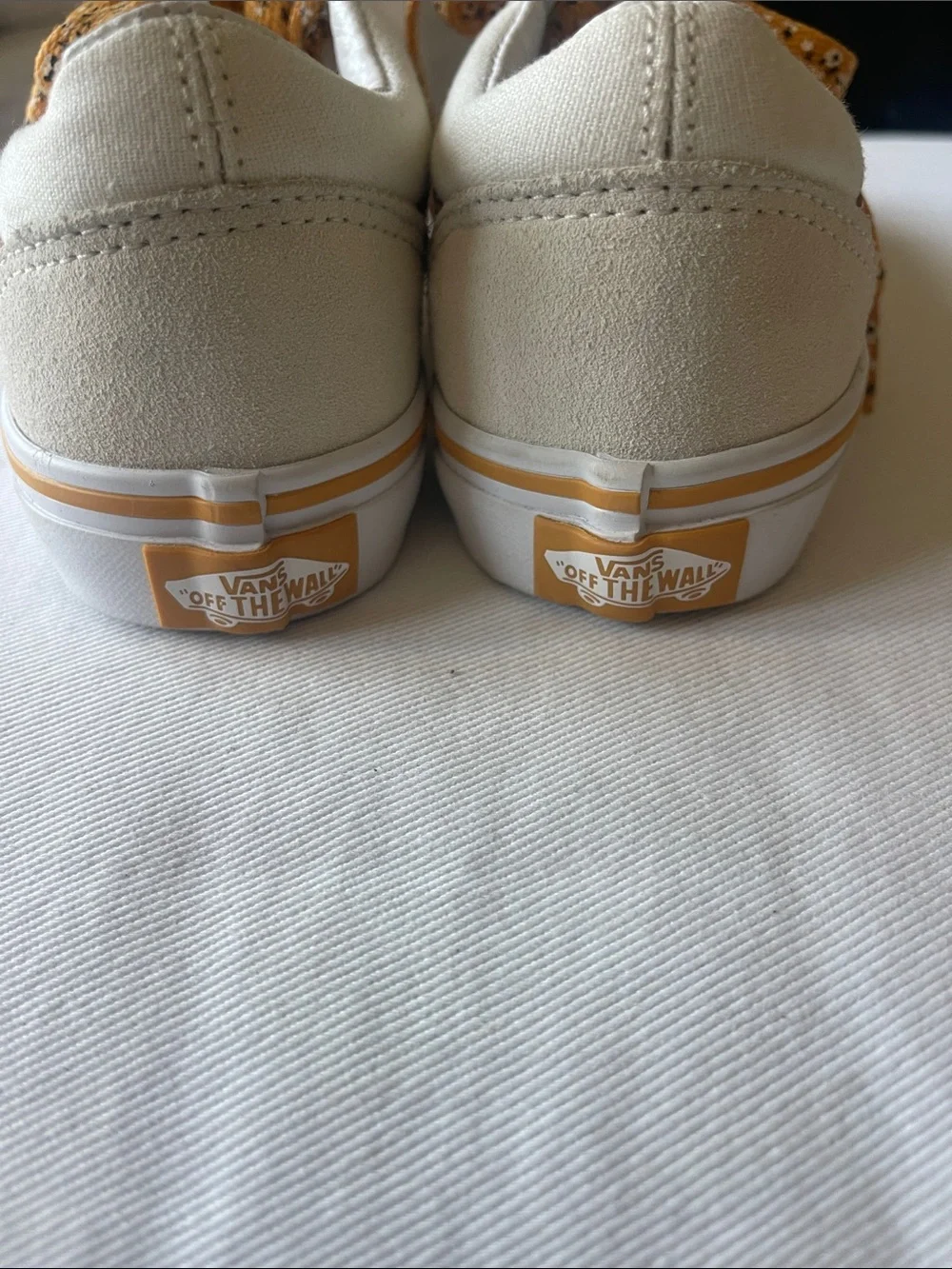 NWOT VANS Girls Size 1 Cream Kids Sneakers with Yellow Floral Laces - Picture 3 of 11